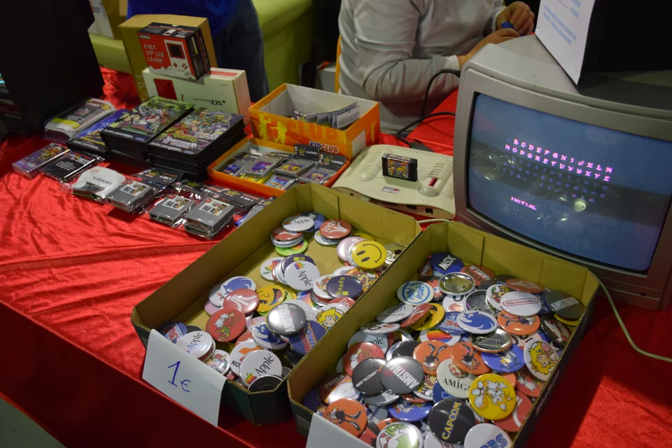 Materiales de la asociación Retro Parla