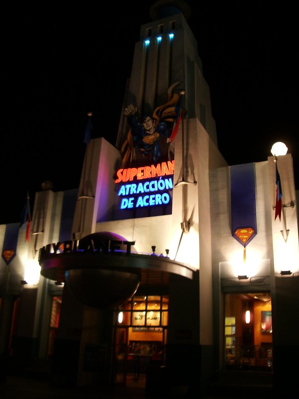 Entrada a la Montaña Rusa de Superman